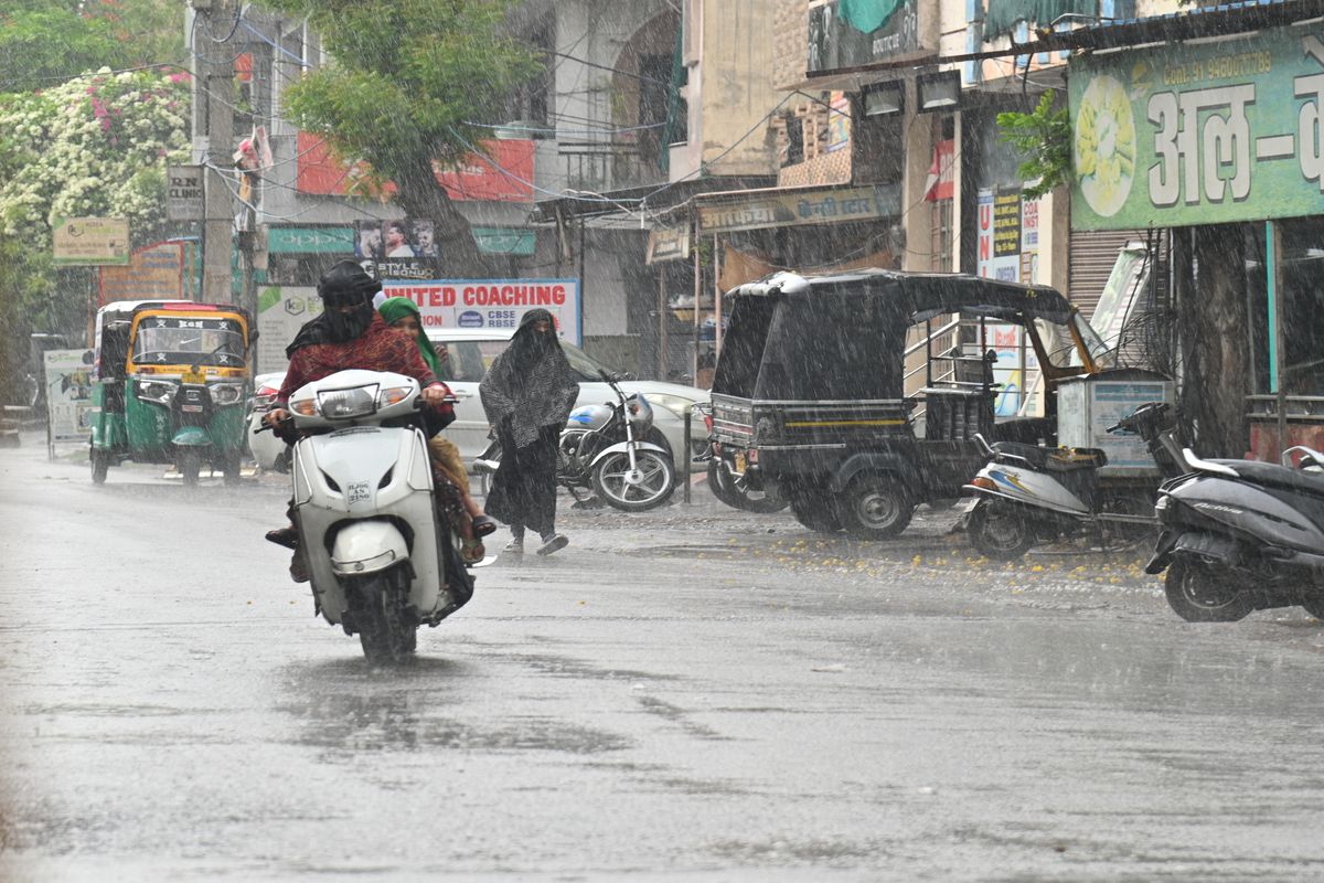 Mansoon:वैशाख में सावन सी झड़ी ……………दे खिये तस्वीरें