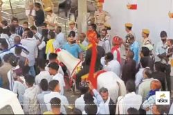 राजस्थान के इस जिले में कड़ी सुरक्षा में निकली दलित दूल्हे की बिंदौरी, 170
पुलिसकर्मी थे तैनात, आज है शादी, आयोग ने मांगी रिपोर्ट - image