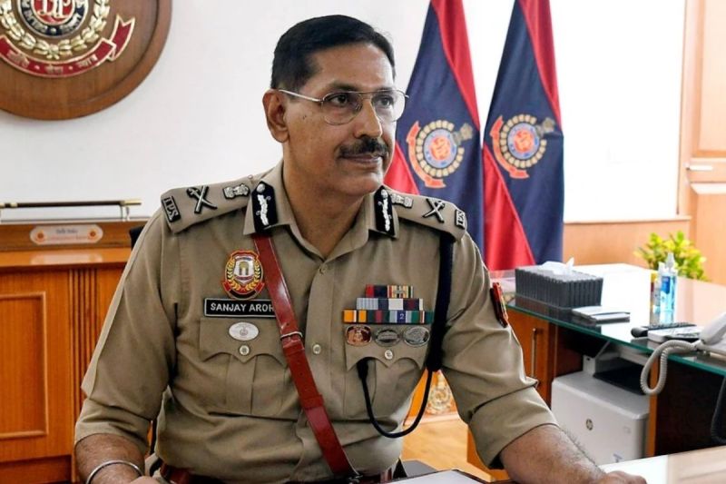 Delhi Police Commissioner: दिल्ली पुलिस कमिश्नर के नए आदेश से मची खलबली, इन पुलिसवालों पर गाज गिरनी तय