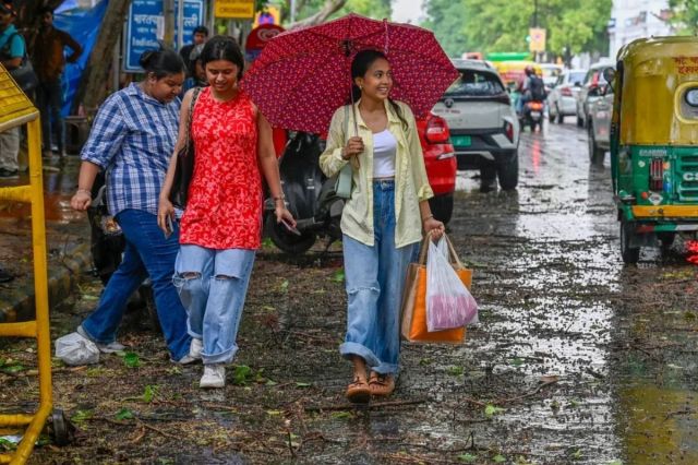 IMD Latest Prediction: अगले तीन घंटों में आंधी-तूफान और भारी बारिश की चेतावनी; दिल्ली-एनसीआर समेत इन राज्यों में अलर्ट