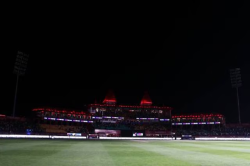 IPL 2025: धर्मशाला स्टेडियम के अंदर बेहद डरावना था माहौल, अचानक ग्राउंड में आई
आर्मी, फिर हुआ ऐसा, देखें VIDEO - image