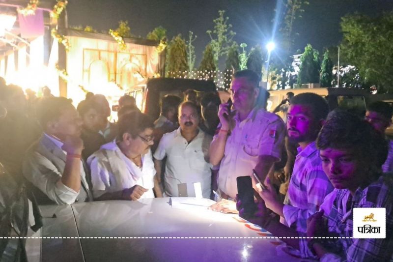 Rajasthan Crime MP came to Dholpur Wedding Procession Fearless Robbers Snatched Jewellery from Groom Father Amazing Thing Police Post Nearby