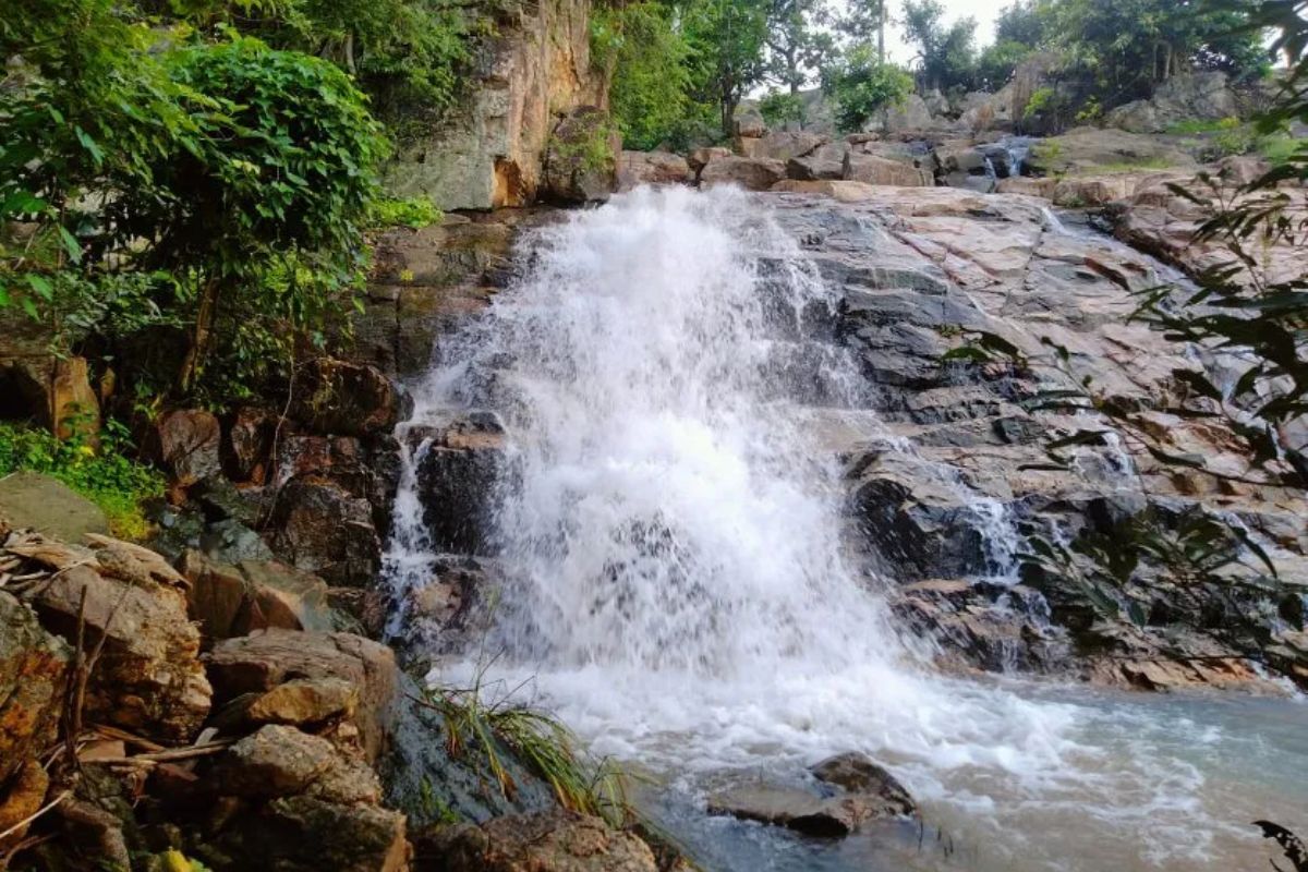 पहले दोस्ती कर भाई बना फिर नाबालिग छात्रा से बलात्कार, आरोपी युवक गिरफ्तार