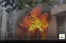 Fire: मेरठ में कपड़ा फैक्ट्री में लगी भीषण आग, लपटों में फंसा परिवार - image