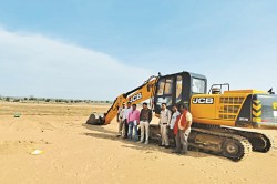 CG News: अवैध रेत खनन पर कार्रवाई, सीमा से बाहर जाकर खोदी रेत, चेन माउंटेन और
ट्रैक्टर समेत 7 गाड़ियां जब्त - image