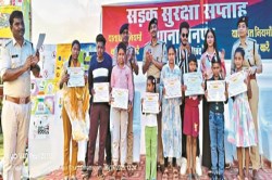 CG News: यातायात नियमों के उल्लंघन की भेजें तस्वीर और पाएं इनाम, सड़क सुरक्षा जन
जागरूकता का आयोजन - image