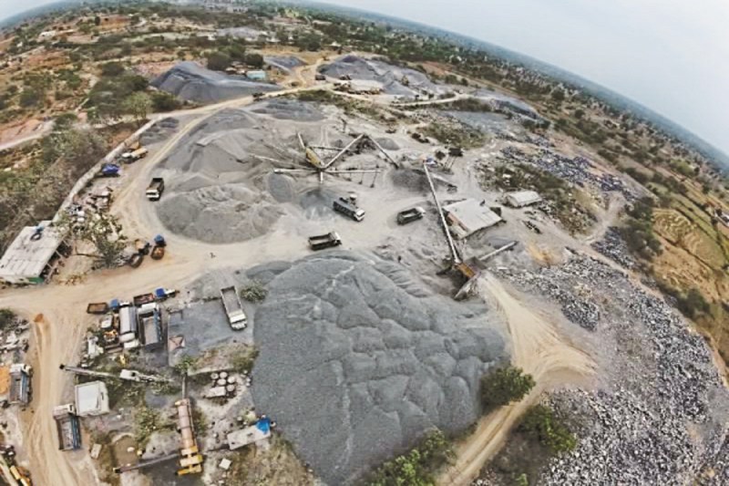 पत्थरों के साथ तोड़े जा रहे नियम (Photo- Patrika)