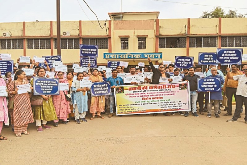 60 में रिटायरमेंट से भड़के, बोले- 62-65 वर्ष हो (Photo- Patrika)