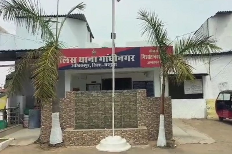 Objectionable comments: हिन्दू देवी-देवताओं के खिलाफ व्हाट्सएप ग्रुप में अपमानजनक टिप्पणी, प्रोफेसर के खिलाफ आक्रोश