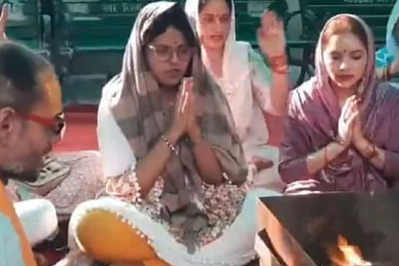 Betrayal in Love Story: धोखेबाज निकला पति तो पत्नी ने अपनाया सनातन धर्म, छह महीने में ही टूट गई शादी