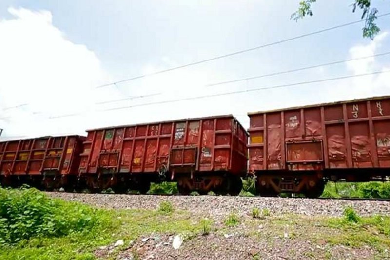 Girl cut by train: मालगाड़ी से कटकर युवती की मौत, नहीं हो पाई शिनाख्त, अब ये बात आ रही है सामने