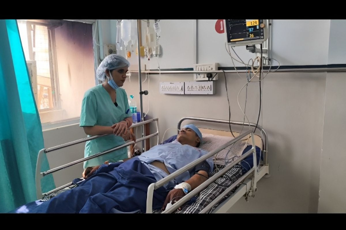 आगे डांस कर रहे थे परिवारजन, पीछे घोड़ी पर बैठे दूल्हे को मारा चाक़ू, मच गई
भगदड़; बिना दुल्हन के लौटी बारात