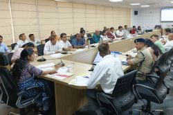 जिला कलेक्टर डॉ. आर्तिका शुक्ला ने योजनाओं और लंबित कार्यों की समीक्षा कर दिए
निर्देश - image