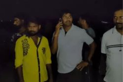 यूपी में बड़ा हादसा: रामगंगा नदी में नाव पलटी, 7 लोग डूबे, 4 को बचाया, 2 बच्चों
के शव मिले, एक लापता - image