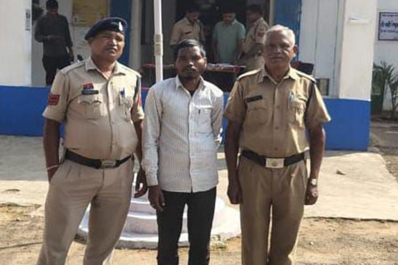 Suicide case: एतवार साय की रिपोर्ट पर सोमार साय गिरफ्तार, पत्नी की आत्महत्या से जुड़ा है ये मामला