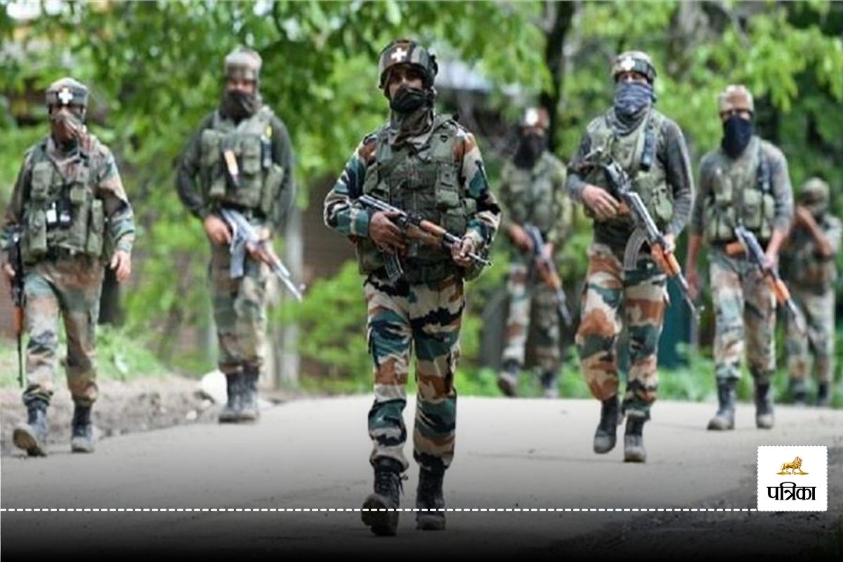 शोपियां में LeT के दो हाइब्रिड आतंकी गिरफ्तार, हथियार और गोला-बारूद बरामद - image