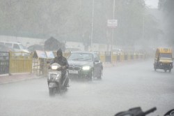 मौसम अलर्ट; अगले कुछ घंटों में तूफानी बारिश की चेतावनी, 55 किलोमीटर की रफ्तार से
चलेंगी हवाएं - image