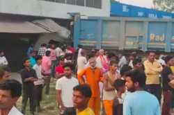 बाराबंकी में डंपर और बोलेरो की भीषण टक्कर, लखनऊ एयरपोर्ट जा रहे दो यात्रियों की
मौत..कई गंभीर - image