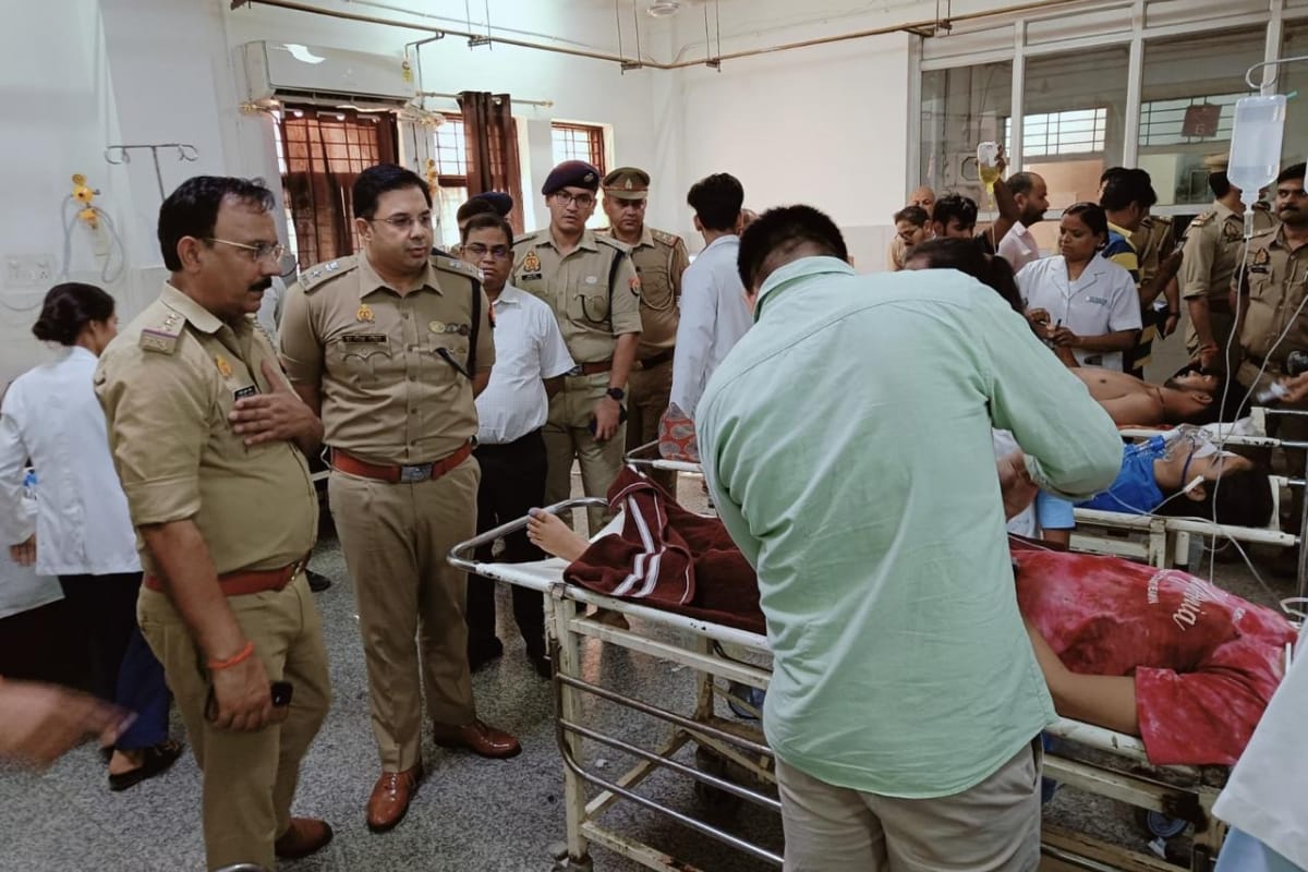 गोरखपुर में पागल प्रेमी ने की खौफनाक वारदात…एक तरफा प्रेम में मौसेरी बहन को ही
मारी गोली, बचाने आई दूसरी बहन और खुद पर भी किया फायर
