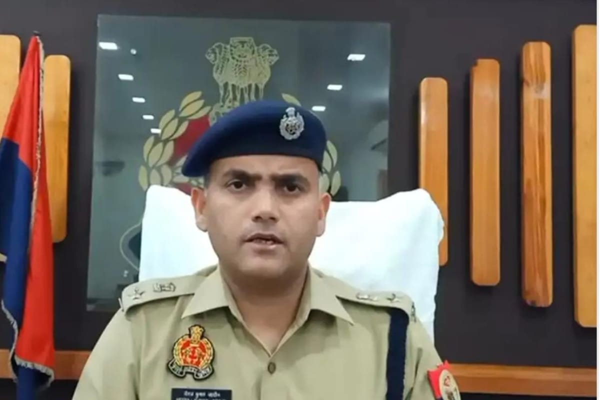 यूपी में फ्री का खीरा खाना दो सिपाहियों को पड़ गया भारी, SP के एक्शन से विभाग
में मचा हड़कंप