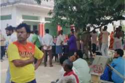 गोरखपुर में पूर्व क्षेत्र पंचायत सदस्य का पेड़ से लटकता शव देख हड़कंप, इकलौते
बेटे की मौत से परिवार में पसरा मातम - image