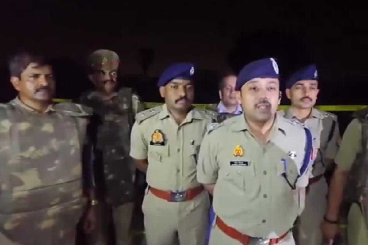 वाराणसी एनकाउंटर : संकटमोचन मंदिर के महंत के तीन कर्मचारी घायल, पुलिस ने चोरी का
किया खुलासा…छह कर्मचारी गिरफ्तार