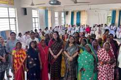 महिला किसानो तथा श्रमिकों के साथ कुलपति ने किया योगा, दिया योग से निरोग रहने का
संदेश - image