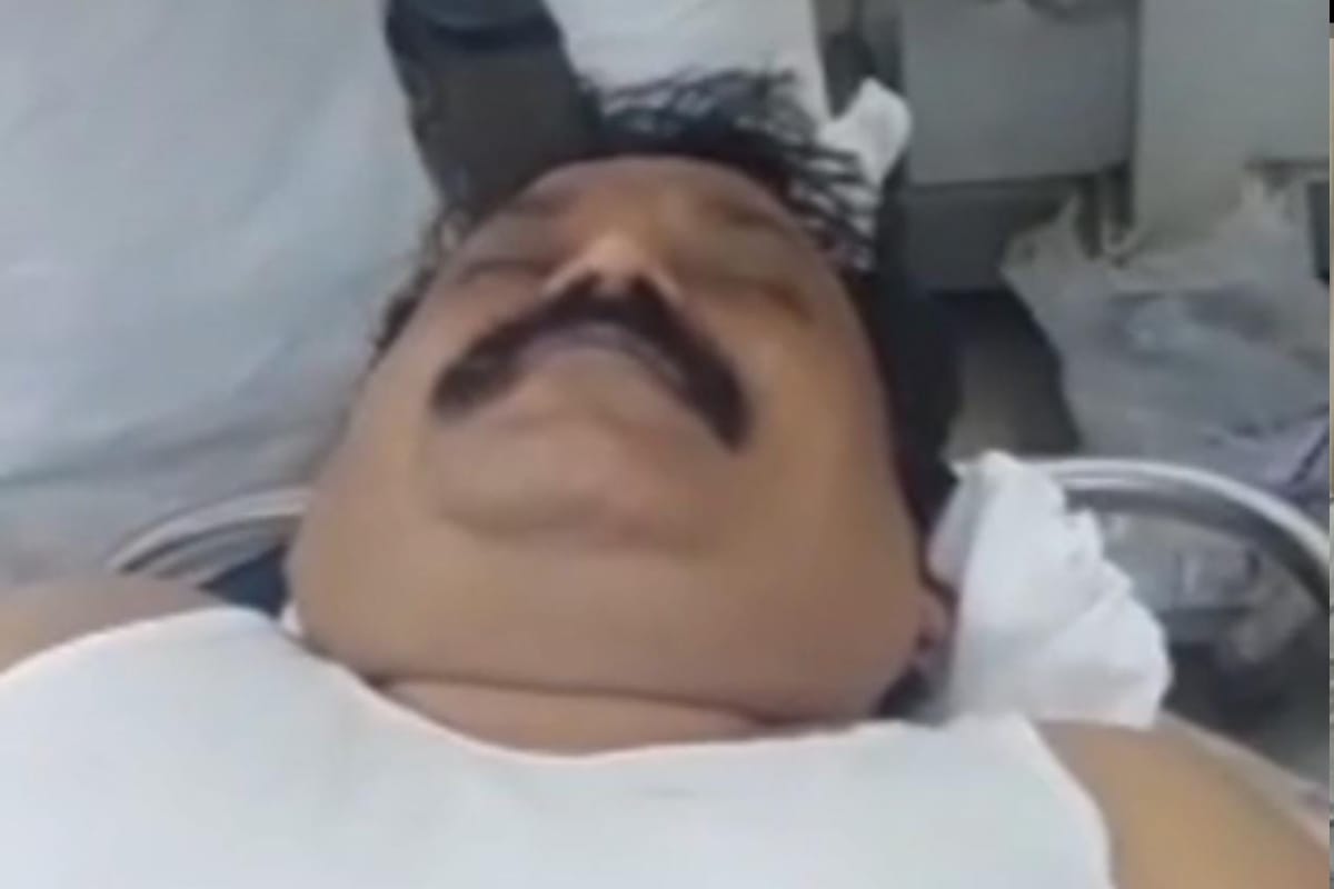 यूपी में कांग्रेस नेता पर फायरिंग और धारदार हथियार से हमला, लहूलुहान हालत में
लखनऊ रेफर