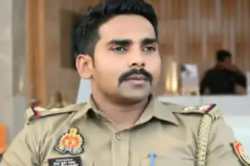 वाराणसी पुलिस कमिश्नर के PRO पर ठगी का आरोप, महिला ने नौकरी के नाम पर 17 लाख
रूपये ऐंठने का लगाया आरोप - image