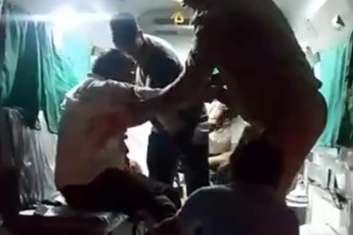 यूपी में भीषण सड़क हादसा…आपस में भिड़ी तीन कारें…दो युवकों की मौत, छह घायल