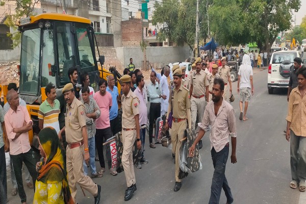 जेडीए की कार्रवाई का कई लोगों ने विरोध भी जताया। हालांकि कार्रवाई को लेकर किसी भी प्रकार की अव्यवस्था या विरोध से निपटने के लिए भारी पुलिस बल मौके पर तैनात किया गया।