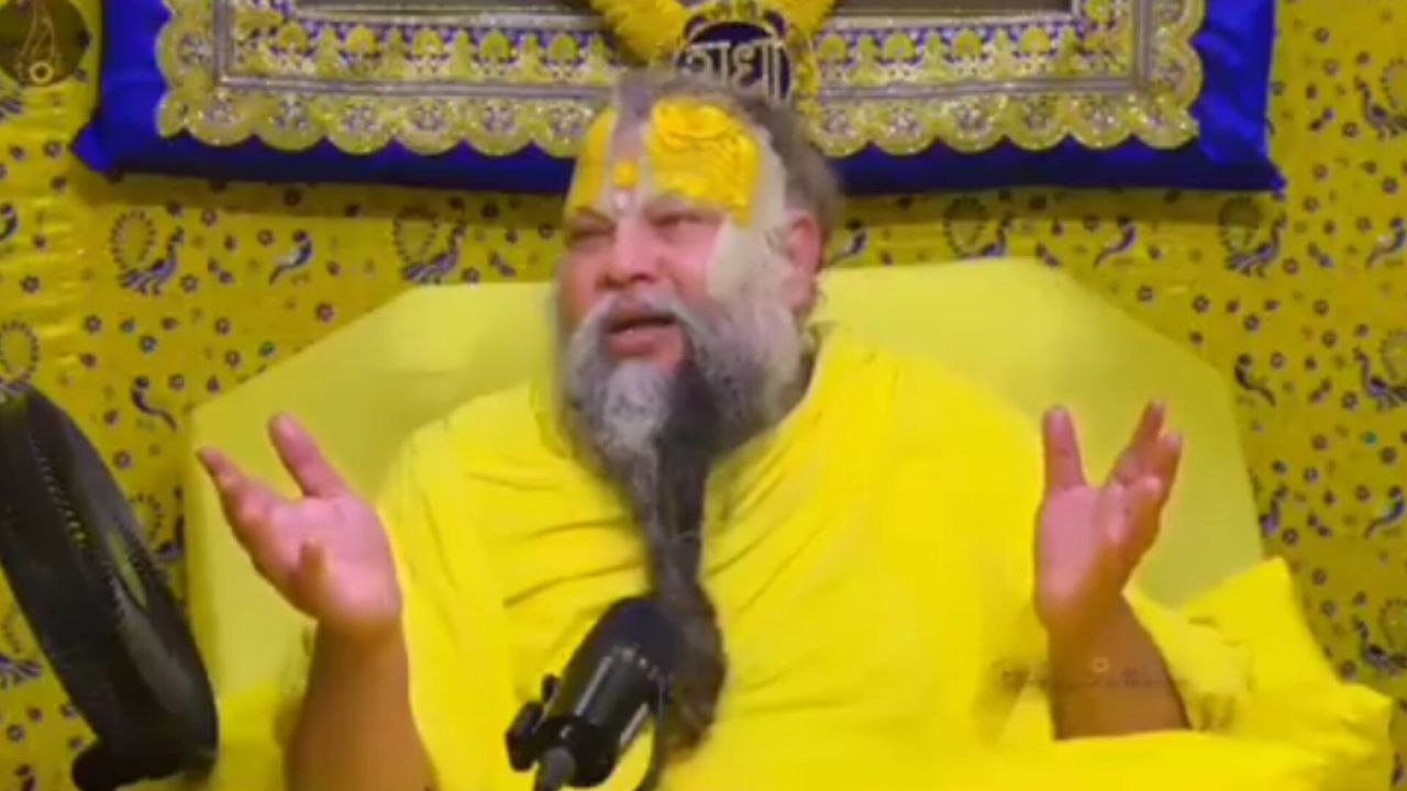 प्रेमानंद महाराज की रात्रि पदयात्रा बंद, भक्तों से की गई अपील, दर्शन के लिए
रास्ते में ना खड़े हो