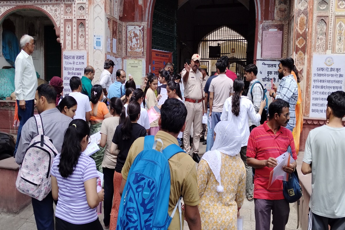 NEET UG 2025 Exam: जयपुर में सख्त सुरक्षा…जैमर…त्रिस्तरीय निगरानी में मेडिकल
परीक्षा शुरू, देखें वीडियो