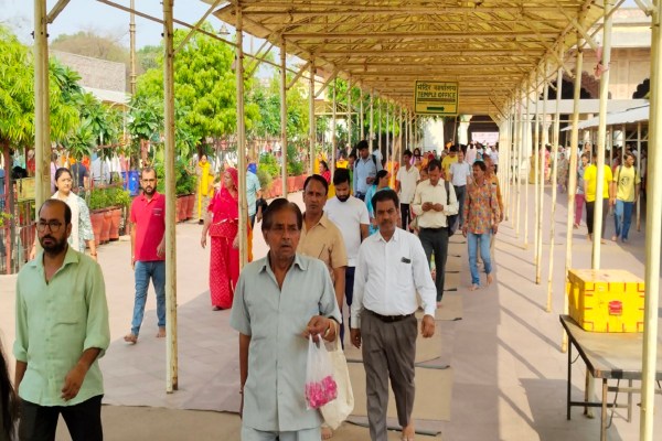 भगवान विष्णु के मोहिनी स्वरूप की पूजा को समर्पित मोहिनी एकादशी मातंग व हर्षण के विशेष योग में मनाई जा रही है। शहर के मंदिरों में ठाकुरजी की विशेष झांकी सजाई गई हैं। वहीं एकादशी होने से दिन भर दान-पुण्य का दौर चलेगा।