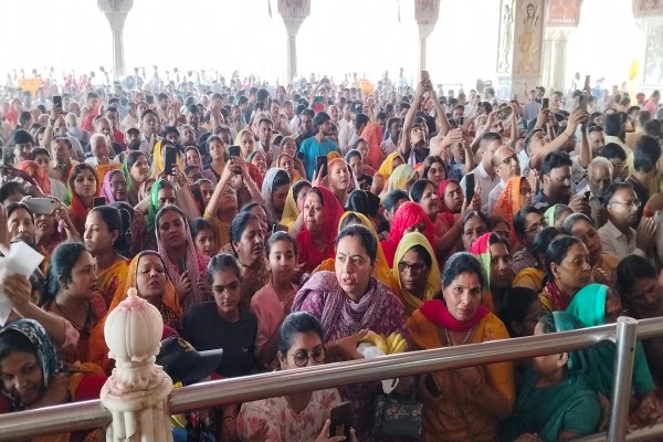 धर्मग्रंथों के अनुसार, इस एकादशी का व्रत यज्ञ और वैदिक कर्मकांड से भी अधिक पुण्य प्रदान करने वाला माना गया है। भगवान विष्णु ने आज ही के दिन मोहिनी अवतार धारण किया था, इसलिए इस व्रत का नाम मोहिनी एकादशी रखा गया।