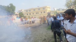 दुस्साहस: प्रधानमंत्री की तस्वीर को पाकिस्तानी झंडा लगे वाहन से कुचला, पुलिस
तलाश में - image