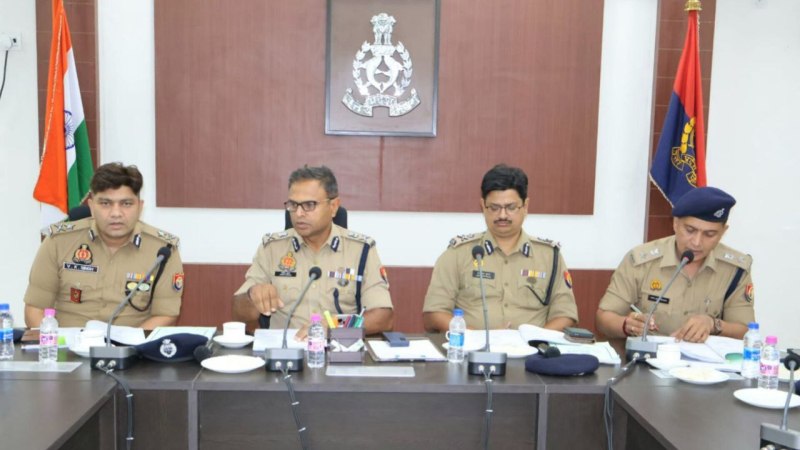 पुलिस कमिश्नर की अधिकारियों के साथ बैठक (फोटो सोर्स- पुलिस कमिश्नर एक्स)