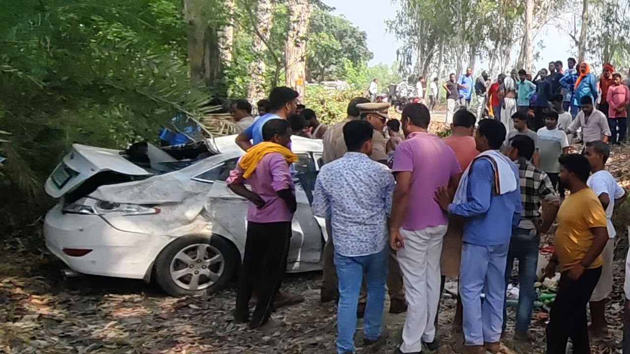 भीषण सड़क हादसा: पति-पत्नी सहित तीन की मौत, दांत की दवा लेकर लखनऊ वापसी में हुई
घटना