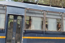 अवैध बांग्लादेशियों पर राजस्थान पुलिस का बड़ा एक्शन, विमान के जरिए जोधपुर से
रवाना हुई पहली खेप - image
