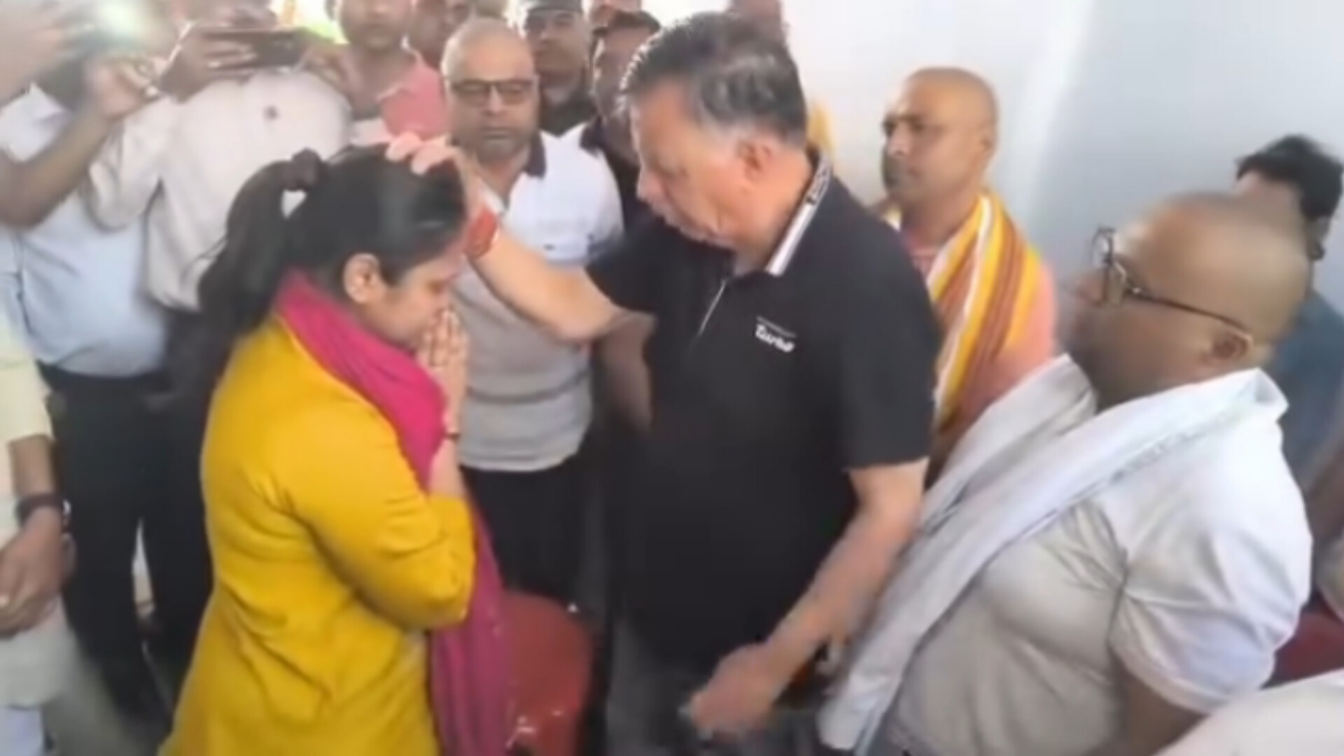 पहलगाम हमले में मारे गए शुभम द्विवेदी की पत्नी ने कहा- यह बदला लेने की शुरुआत
है, सिंदूर नाम पर दी प्रतिक्रिया