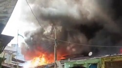 कानपुर में गल्ला मंडी और दवा मार्केट में लगी आग, केमिकल में हुआ विस्फोट, मचा
हड़कंप - image