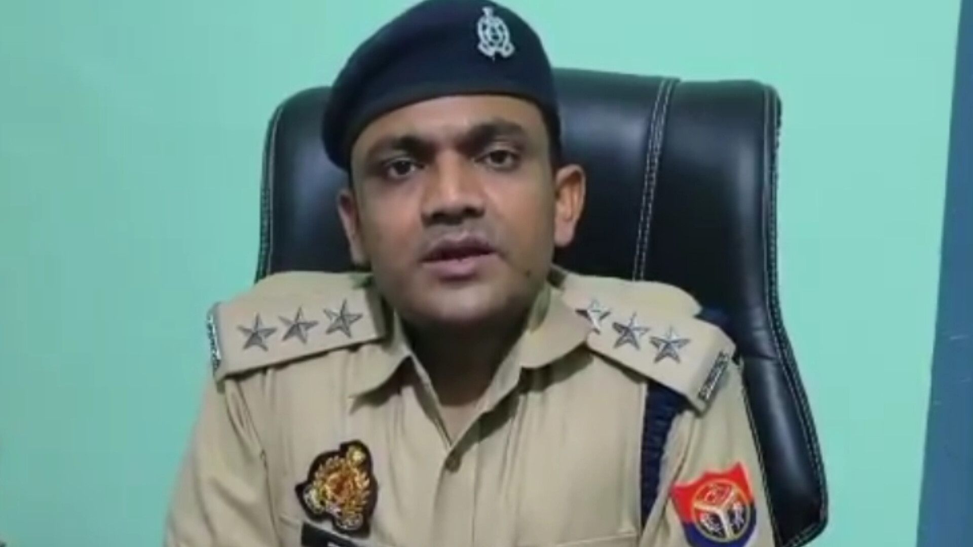 गिरफ्तारी की जानकारी देते आशुतोष कुमार (फोटो सोर्स- पत्रिका)