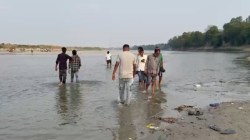 गंगा नहाने गए छह दोस्तों में तीन की डूब कर मौत, शव बरामद - image