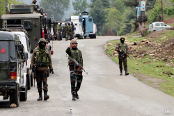 Indian Army: पाकिस्तान की गोलीबारी ने दिए जो जख्म, उन पर ऐसे मरहम लगा रही हमारी
भारतीय सेना - image