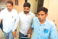 Rajasthan: अधिकारियों की बैठक में थे SDM, कर्मचारी उनके लिए ले रहा था रिश्वत,
अचानक पहुंची ACB टीम तो मच गया हड़कंप - image