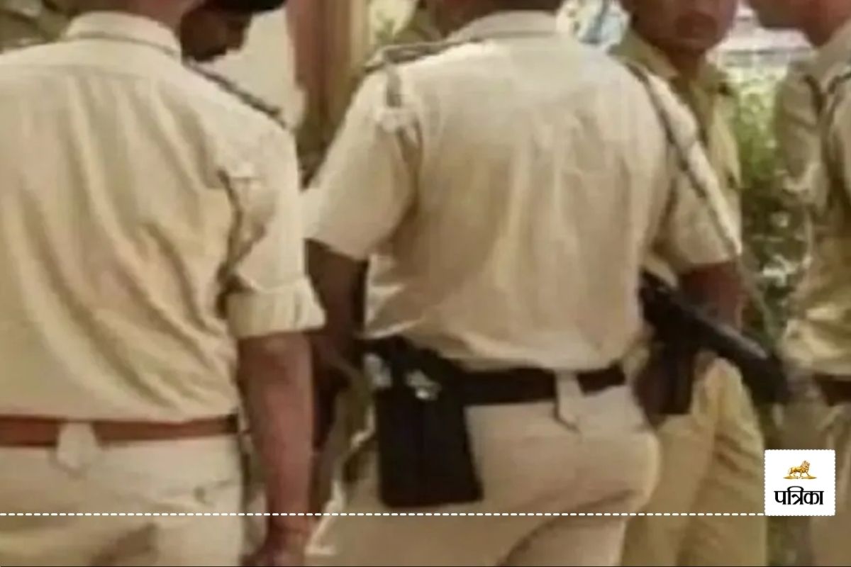 Dungarpur Crime News : घर से 500 मीटर दूर मिला शव, पहन रखे थे उसने नए जूते, यह
देख पूरे इलाके में फैली सनसनी