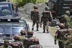 Operation Sindoor से बौखलाया पाकिस्तान, LoC पर फायरिंग में तीन भारतीय की मौत,
भारत ने दिया जोरदार जवाब - image