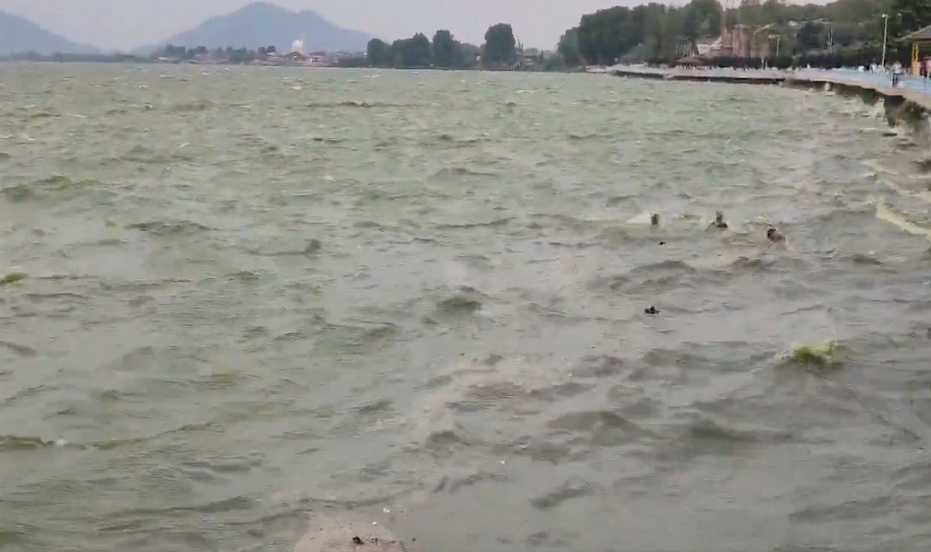 jammu kashmir : भारी बारिश से बढ़ा चिनाब नदी का जलस्तर