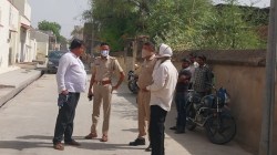 घर में मिले बुजुर्ग पति-पत्नी के शव, सुसाइड नोट में लिखा-बेटों को परेशान मत
करना, एक चिता पर अंतिम संस्कार - image