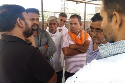 जोधपुर सेंट्रल जेल के विचाराधीन कैदी की अस्पताल में संदिग्ध मौत, मोर्चरी के बाहर
धरने पर बैठे परिजन - image